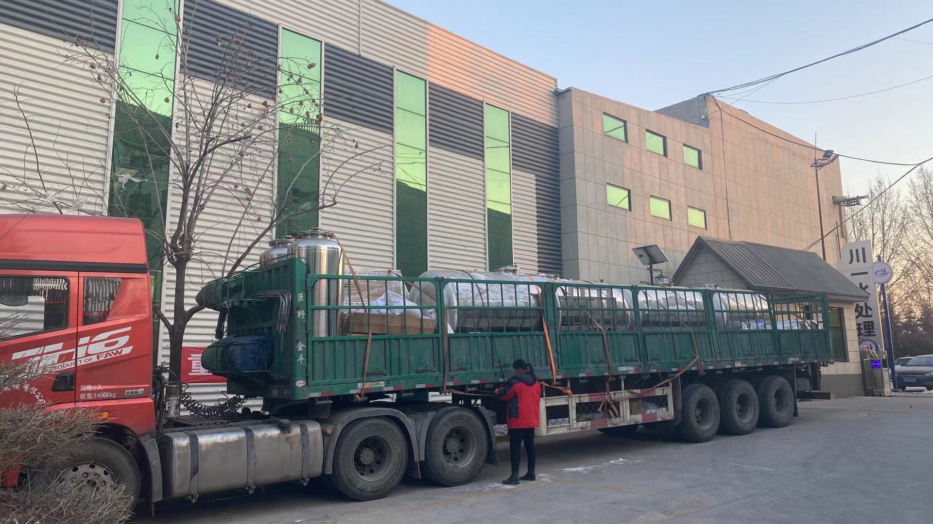 【川一股份】双级反渗透设备+变频设备发往泰安岱岳