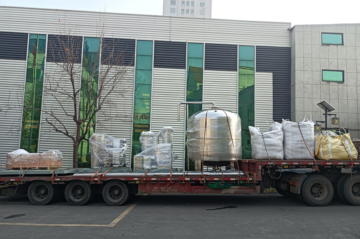 【川一股份】35T过滤设备装车发往青岛市崂山区